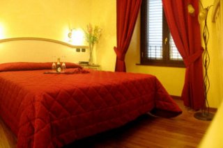 Le Suite Di Via Catone-Suite in Rome B&B