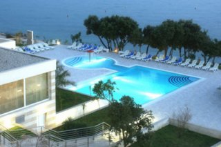 a Island Hotel