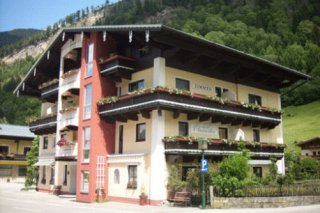 Oberreiter am Dorfbrunnen