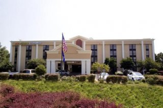 Holiday Inn Express Hotel & Suites