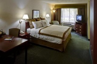 Hawthorn Suites