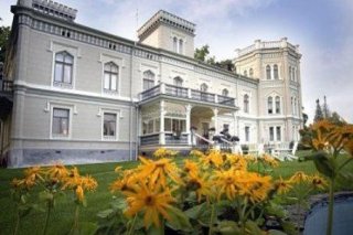 Karhulan Hovi Manor