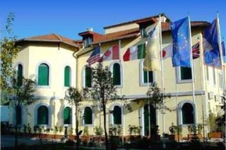 Charming Airport Hotel