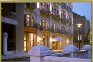 Watermark Hotel & Spa