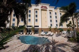 Hampton Inn & Suites -Colonial Boulevard