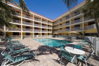 Pelican Pointe Suites