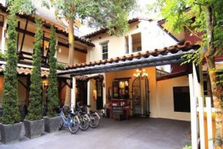 Charcoa House & Cozy Hotel