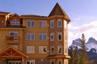 Falcon Crest Lodge
