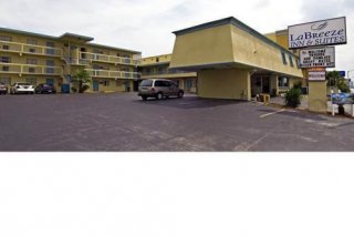 LaBreeze Inn & Suites