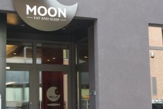 Hotel Moon Eat And Sleep