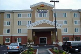 Holiday Inn Express Hotel & Suites