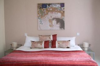 The Royal Hotel (Latinos)