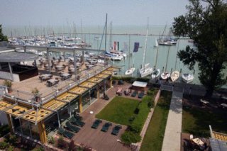 Yacht Club Wellness & Seminar Hotel