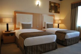 London Crown Hotel