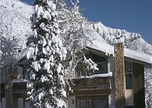 Lichenhearth Condominiums