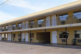 Townhouse Inn and Suites