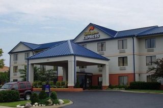 Holiday Inn Express Hotel & Suites