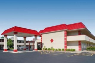 Econo Lodge North