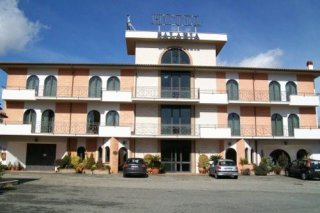Salaria Hotel