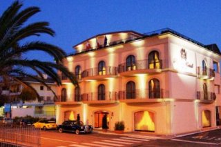 Bram Hotel