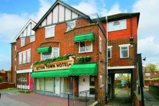Acton Town Hotel