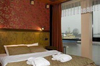 Promenade Hotel