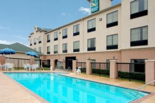 Quality Suites Bush/IAH Airport West