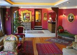 Gondola Hotel & Suites