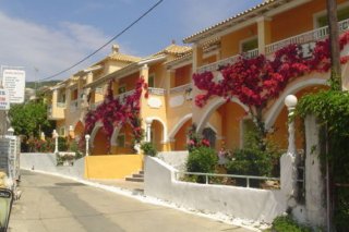 Coryfo Studios & Apartments