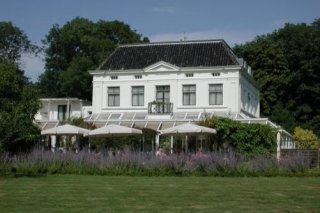 Green White Hotel Restaurant