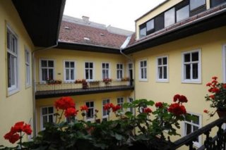 City Guesthouse Flora