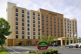 Courtyard by Marriott  / Bedford