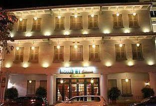 Hotel 81 Classic