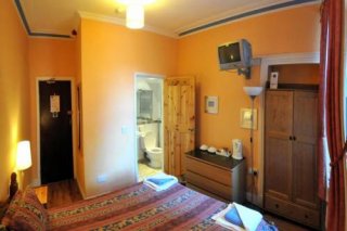 Leonardos Guest House
