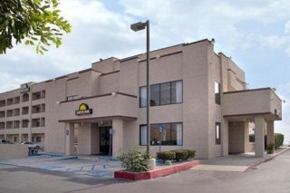 Days Inn /University Parkway