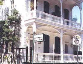 Nine-O-Five Royal Hotel