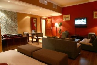 Hawthorn Hotel & Suites