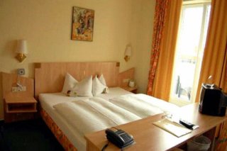 City Hotel
