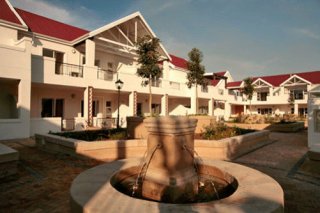 Urban Hip Kings Hotel & Apartments