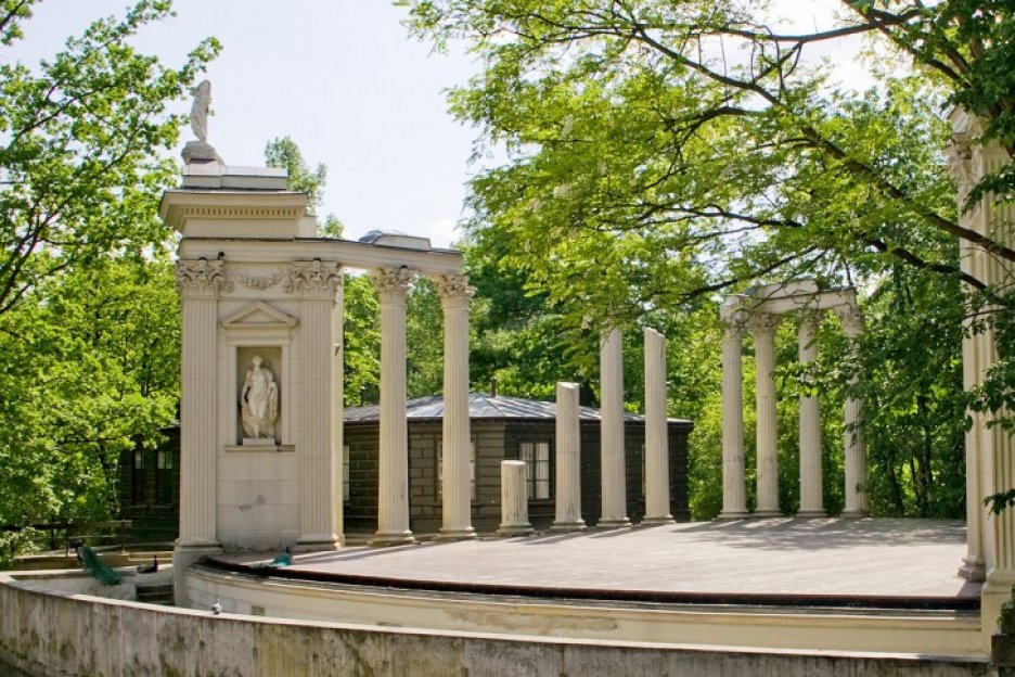 amfiteatr-w-azienkach-kr-lewskich-warszawa-agrykola-teatry