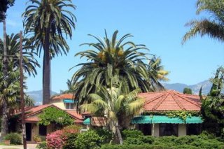 Harbor House Inn
