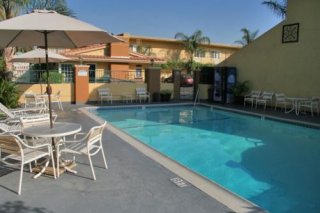 Islander Inn & Suites