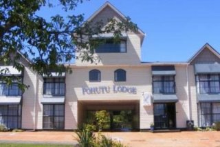 Pohutu Lodge