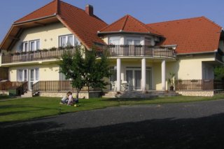 Balaton Apartmanház