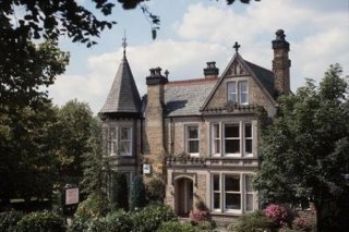 Ascot House Hotel