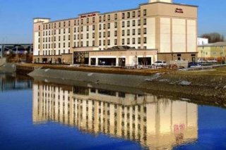 Hampton Inn & Suites Newark--Riverwalk