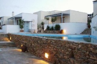 Kouros Studios & Apartments