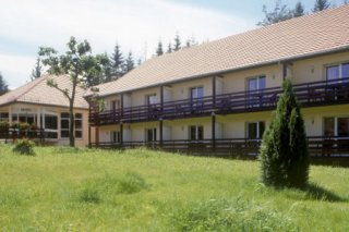 Logis Hotel De La Vallee Noble Et Le Logis Des Pinsons