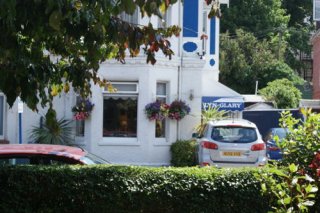 Lyn Glary Hotel