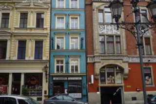 Academus Pub & Apartments
